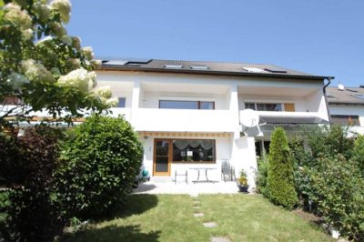 SOFORT EINZIEHEN UND WOHLFÜHLEN!  Reihenhaus in ruhiger Lage, 5 Zimmer+Bad+2 WCs+Südbalkon+Südgarten
