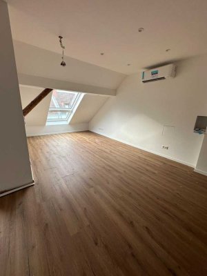 Erstbezug! Moderne Dachgeschosswohnung mit Klimaanlage Nürnberg Steinbühl