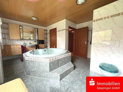 3-Zimmer-Wohng mit eigenem Garten, EBK, Garage