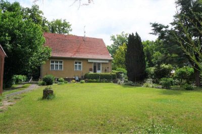 Einfamilienhaus mit Einliegerwohnung und großem Grundstück in toller Lage