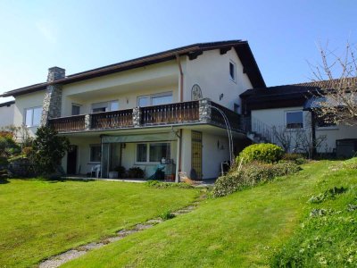 Sehr schönes Einfamilienwohnhaus mit großem ausbaufähigem Dachgeschoss und Einliegerwohnung