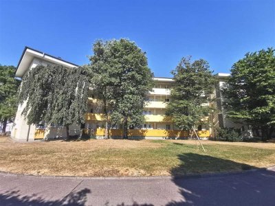 2-Zimmer-Wohnung mit überdachtem Kfz-Stellplatz.