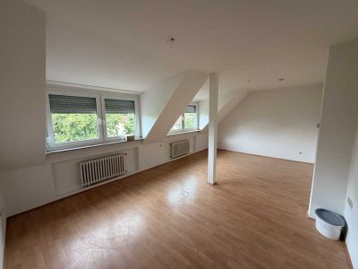 Charmante 3-Zimmer-Dachgeschosswohnung mit ca. 82 m² in Düsseldorf-Lierenfeld