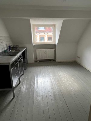 Gemütliche Dachgeschoss-Wohnung mit Wohnküche in ruhiger Lage!