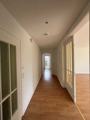 Große, lichtdurchflutete 3-Zimmer Wohnung inkl. Balkon im Zweifamilienhaus