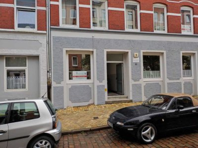 Kiel - Südfriedhof: Vermietete 2 Zimmer Wohnung mit Balkon im 1.0G.