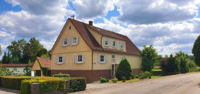 Charmantes Einfamilienhaus mit Scheune auf großem Grundstück in Stimpfach
