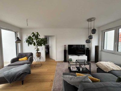Super moderne & geräumige Wohnung mit zweieinhalb Zimmern sowie Balkon & EBK in KA