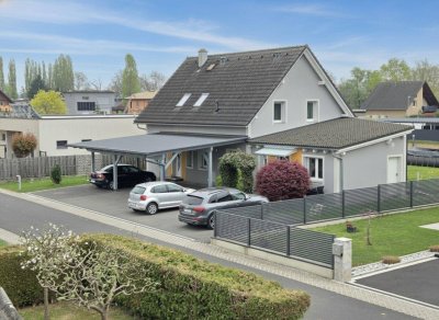Klassisches Dreigiebelhaus mit eigenem Sonnen- Salar- Heizkraftwerk in Ruhelage an einer Sackgasse