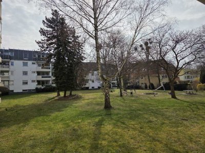 Vollmodernisierte 1,5-Zimmer-Hochparterre-Wohnung mit grossem Balkon