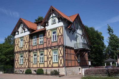 Charmante Altbauwohnung mit Balkon zum Hinterhof!