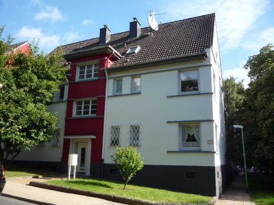 *** Wir modernisieren für Sie! Charmante 2-Zi.-Whg. + Wohnküche + Mansarde am Schlosspark! ***