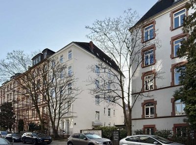 Beste Lage Frankfurt-Nordend: Sanierte 4-Zimmer-Altbauwohnung