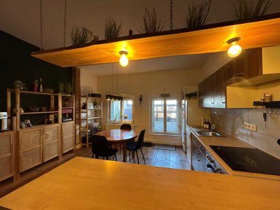 Urbanes Loft-Flair trifft Gründerzeit-Charme: Lichtdurchflutetes DG-Juwel mit moderner Ausstattung!