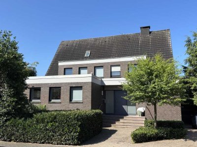 Großzügige Eigentumswohnung im Stil einer Doppelhaushälfte mit Carport und Garten!