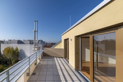 Exklusive Dachgeschoßwohnung mit Traumküche &amp; Sonnenterrasse | Erstbezug | Zentrale Lage zwischen Innenstadt und Bahnhof | Tiefgaragenplatz anmietbar