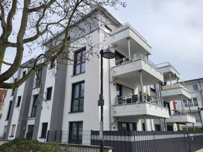 Neuwertige 2-Zimmer-Wohnung mit Balkon und EBK in Langenfeld (Rheinland)