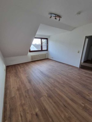 *** Großes Appartement, Badezimmer mit Wanne,  Fußboden aus 2023 ***