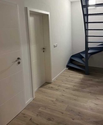 2,5 Zimmer Wohnung - teilmöbliert komplett renoviert zu vermieten!!