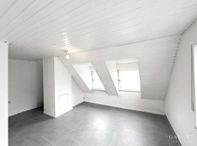*** Charmante Dachgeschosswohnung in begehrter Lage von Hockenheim ***
