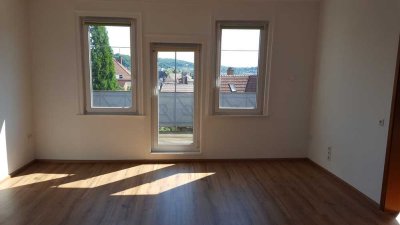 4-Raum-DG-Wohnung mit Balkon in Spitzenlage