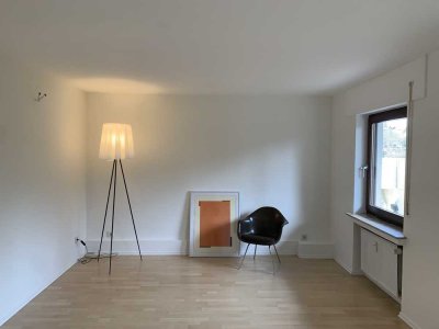 Modernisierte, sonnige 1-Zimmer-Wohnung mit Terrasse in Bielstein