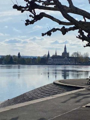 Reserviert     -      Provisionsfrei. Helle, zentralgelegene          3 Zimmer Wohnung