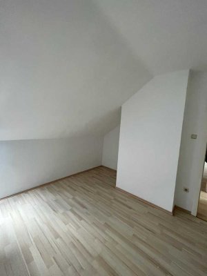 2-Zimmer-Dachgeschosswohnung im Herzen von Lechhausen