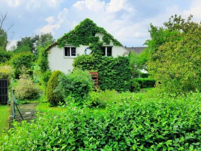 Charmantes Wohnhaus mit Einliegerwohnung in bevorzugter Lage im Grünen