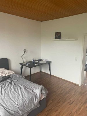 Geräumige Wohnung mit zwei Zimmern in Kiel. Kein Balkon