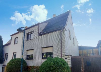 Raum für Visionen – Vermietete Doppelhaushälfte mit Nebengelassen, Garten und Garage