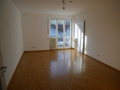2-Zimmer-Wohnung mit Balkon und Einbauküche in München Pasing