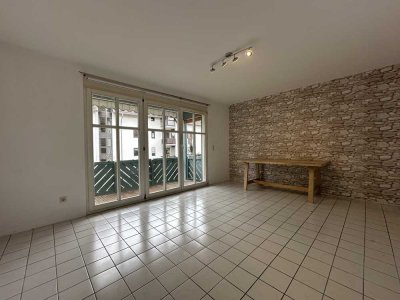 Lichtdurchflutete 3-Zimmerwohnung mit Einbauküche und traumhaftem Bachblick!