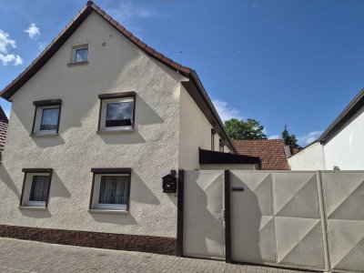 Einfamilienhaus mit Hof - befristet 5 Jahre, 2 Stellplätze im Hof