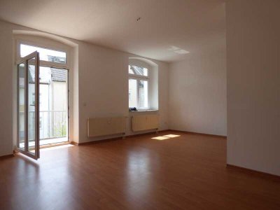 SCHICKE 2-Raumwohnung mit EINBAUKÜCHE und SÜD-WEST-BALKON !