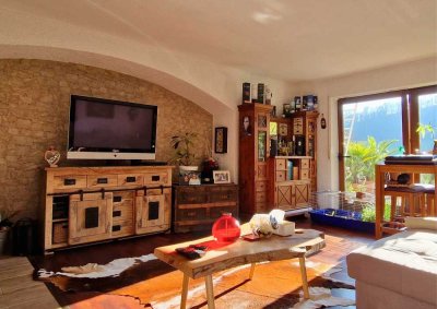 Sonnige 4-Zimmerwohnung mit Garage und Garten in einem 2-Familienhaus