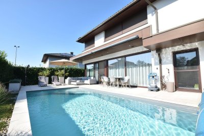 "Modernes PASSIV-HAUS mit Pool- und Gartenparadies im 3-Seen-Gebiet"