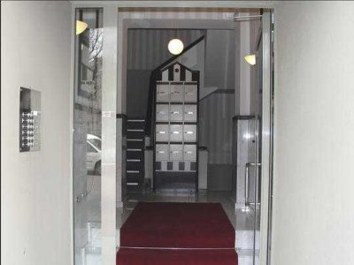 Gepflegte 2-Zimmer Wohnung im 3. OG mit Balkon in repräsentativen Haus