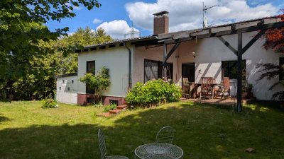 Großzügiger Bungalow für Wohnen & Büro/Praxis mit Garten, Terrasse, Einbauküche in Braunschweig