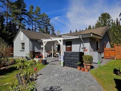 WOHNTRAUMBUNGALOW, KERNSANIERT U. TOP-GEPFLEGT MIT EBK, KAMINOFEN UND  CA. 2.148 m² WALDGRUNDSTÜCK