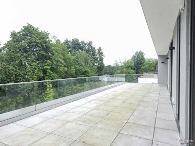 moderne schicke Penthouse- Wohnung mit Blick auf die Havel. Grün und urban zugleich.