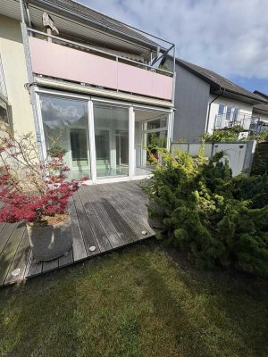Schöne 2-Zimmer-Wohnung im Erdgeschoss mit Kamin, Wintergarten, Duschbad, Terrasse u. kleinem Garten