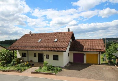 Viel Platz für die große Familie ~ Gepflegtes Wohnhaus mit überdachtem Außenschwimmbad ...