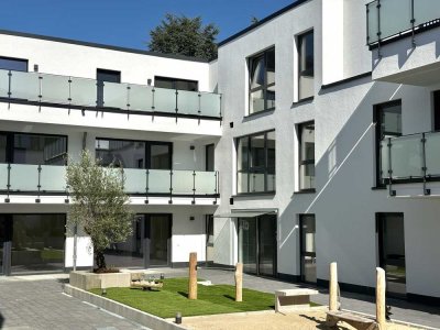 FRIEDERICH: Erstbezug - Eigentumswohnung im Erdgeschoss mit zwei Terrassen und kleinem Garten