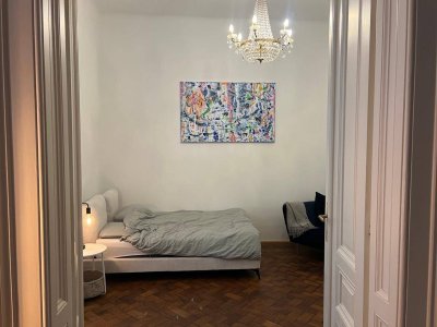 Charmante möblierte 2-Zimmer Altbauwohnung mit Parkett in Traumlage am Schottentor zur Zwischenmiete - Perfekt für den Sommer