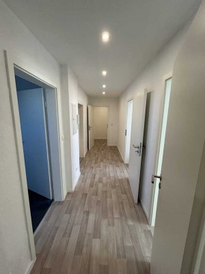 Dein begehbarer Kleiderschrank mit Wohnung drumherum - helle 3-Zimmer im DG