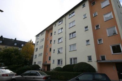 frei ab 01.04. - schöne Wohnung mit Balkon - renovieren - vermieten oder selbst einziehen