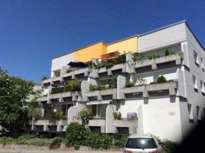 Top Lage! Renovierte 5-Zimmer-Wohnung mit großem Balkon sucht nette Mieter