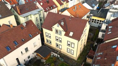 Entwicklungspotenzial in Bad Cannstatt: Mehrfamilienhaus mit sechs Wohneinheiten