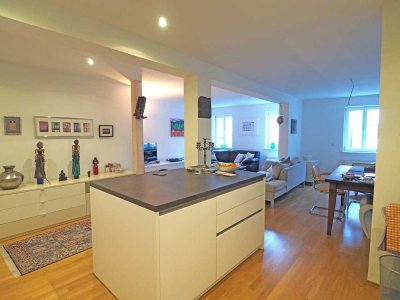 Wohnen in der Stadt, moderne 3-Zimmer-Wohnung mit Aufzug und Balkon